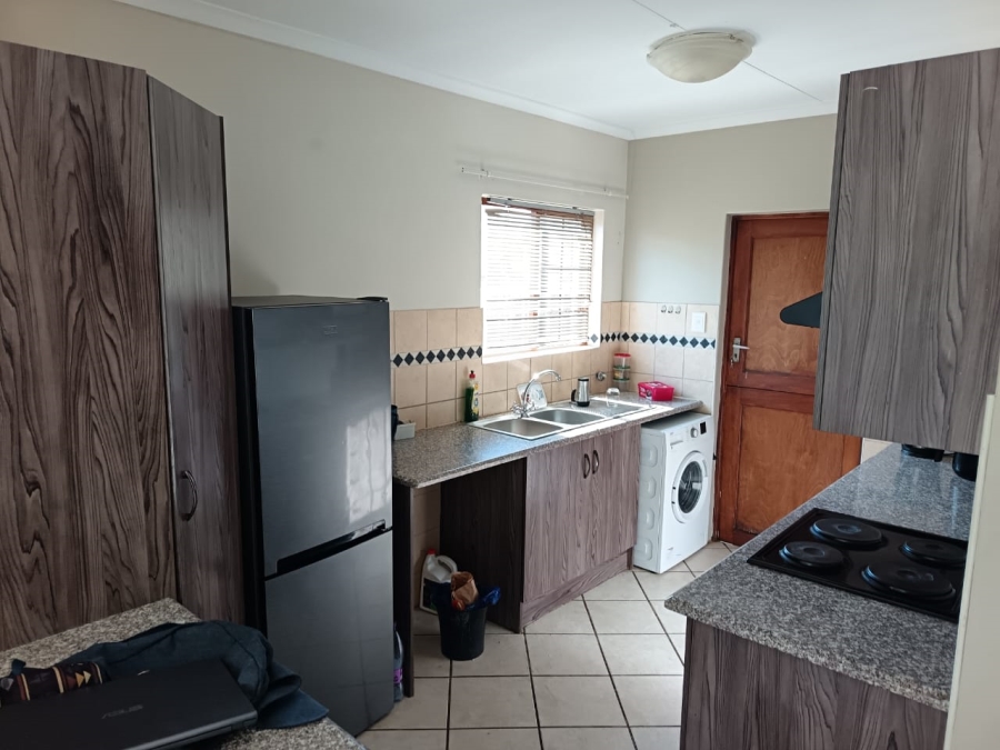 To Let 3 Bedroom Property for Rent in Hillside Free State